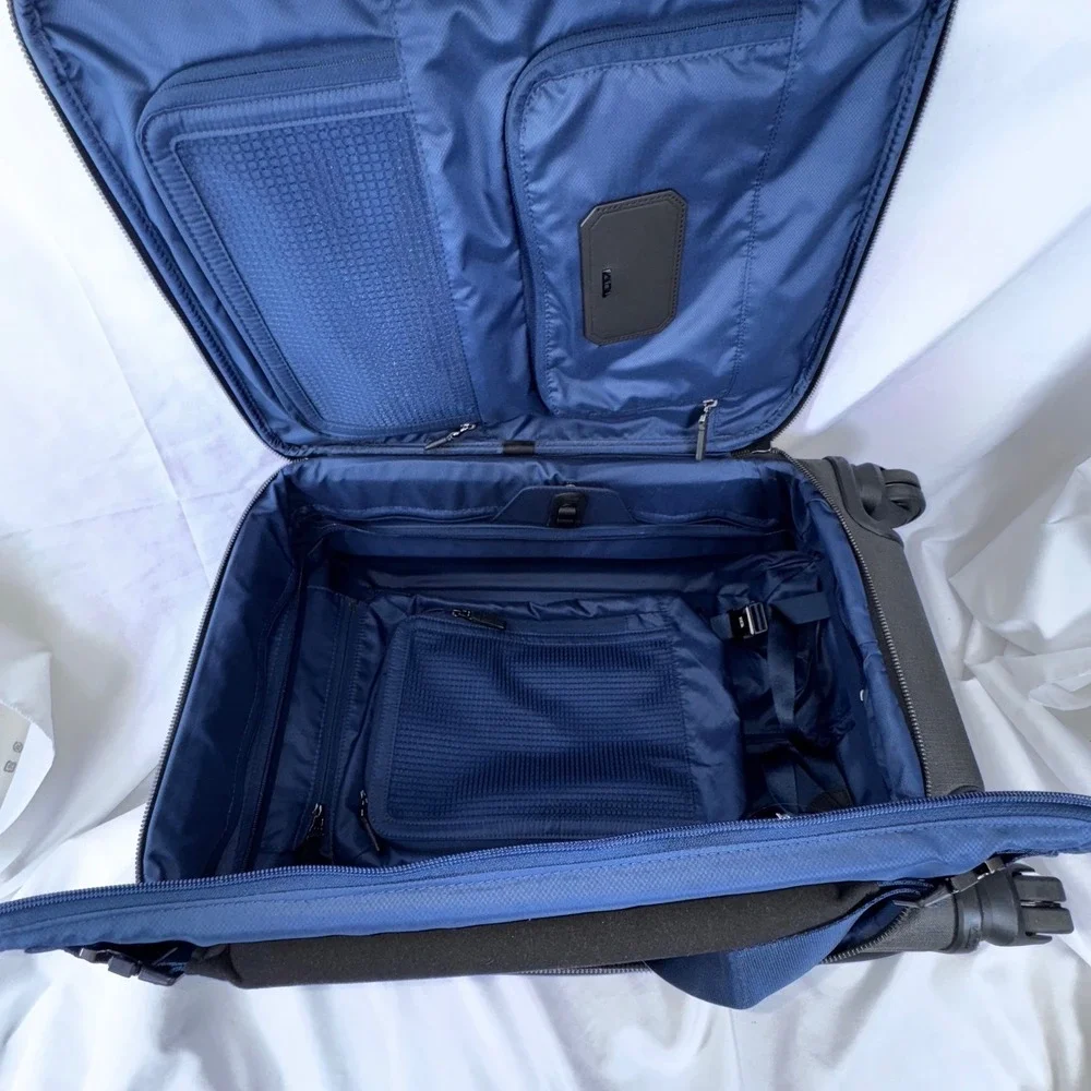 Tumi International 21